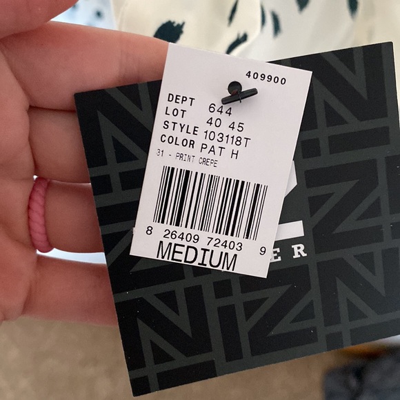 White 3/4th sleeve top with pattern - Picture 4 of 6